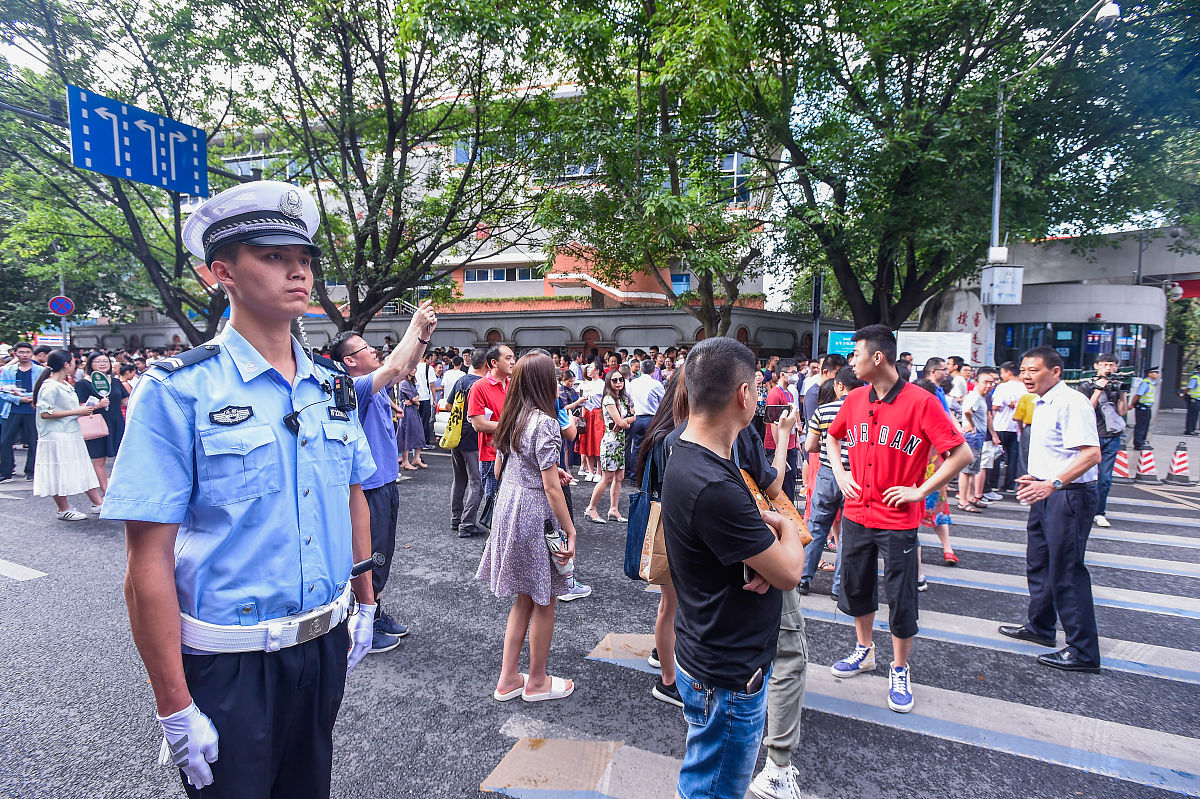 成都铁路学校提醒同学们注意安全
