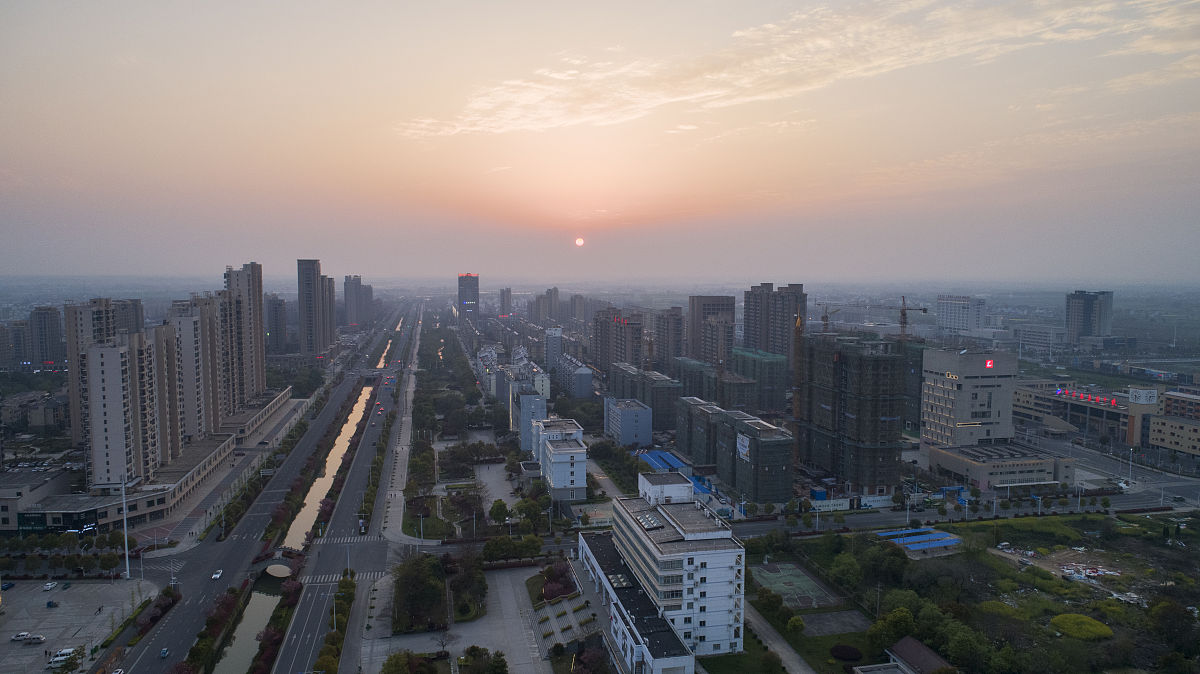 2019年4月5日,安徽省宣城市郎溪县城区道路两侧和公园里的樱花,海棠花