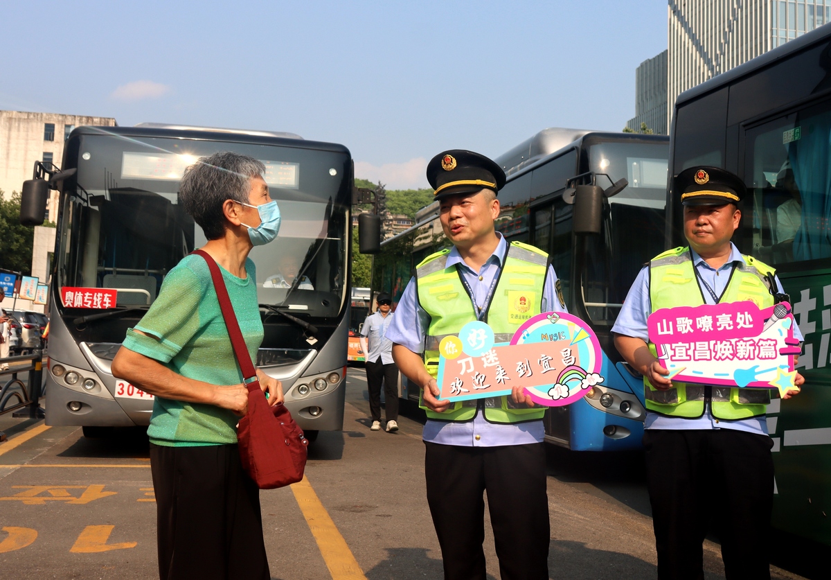 帮我写一个：县运管所五一期间工作提要100字左右