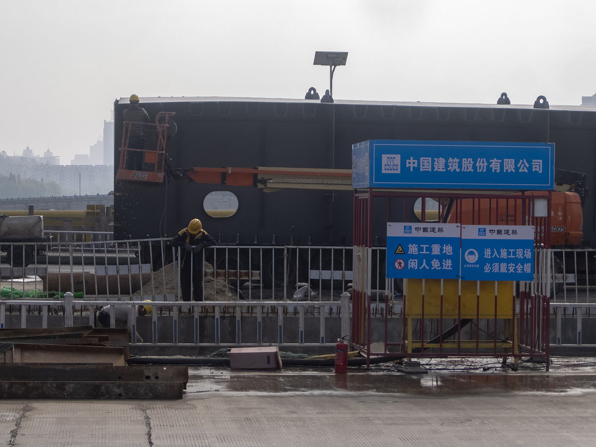 施工现场车辆冲洗规范：如何避免污染城市道路？