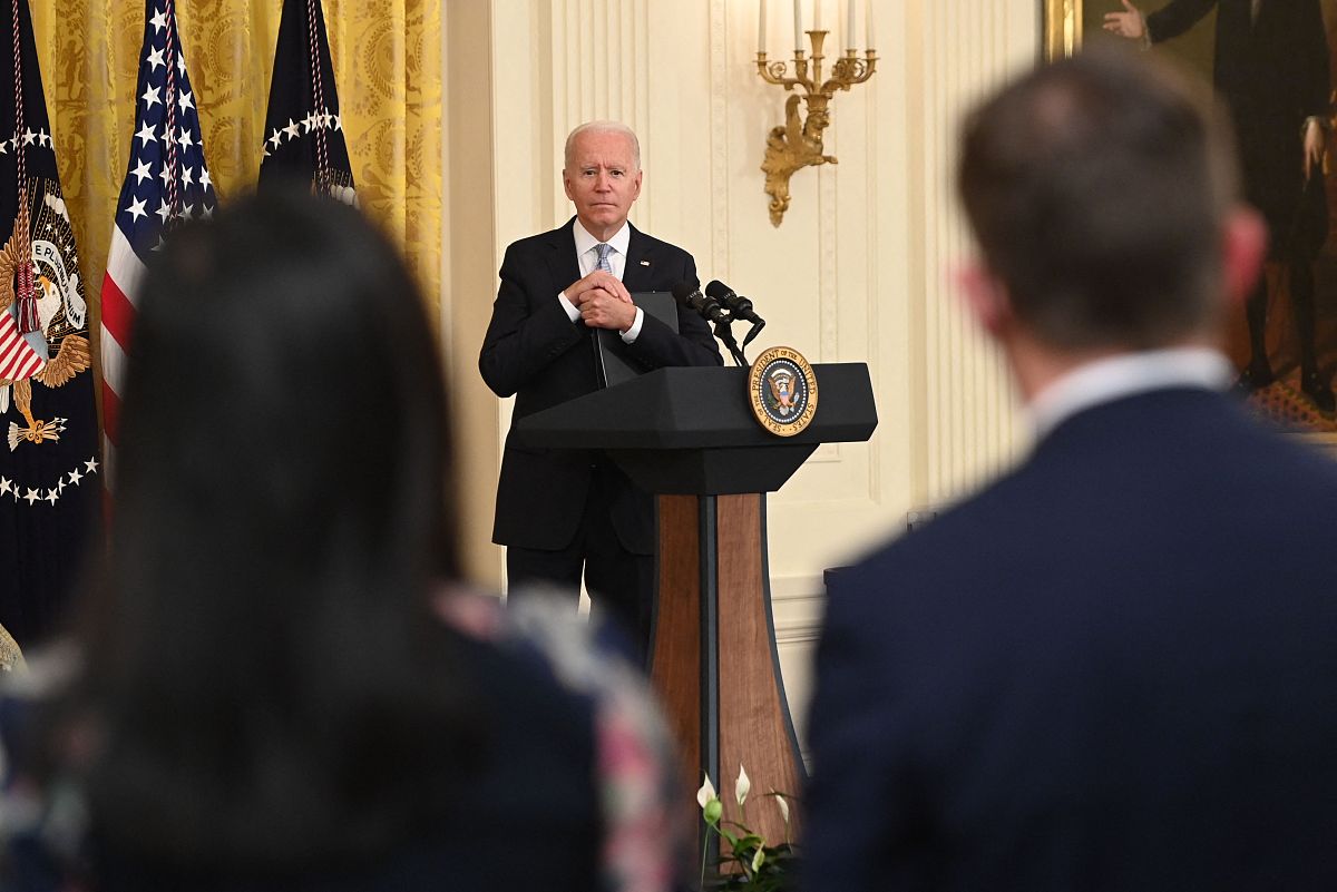 拜登在控枪演讲结束时发表“上帝保佑女王”的奇怪评论，引发争议