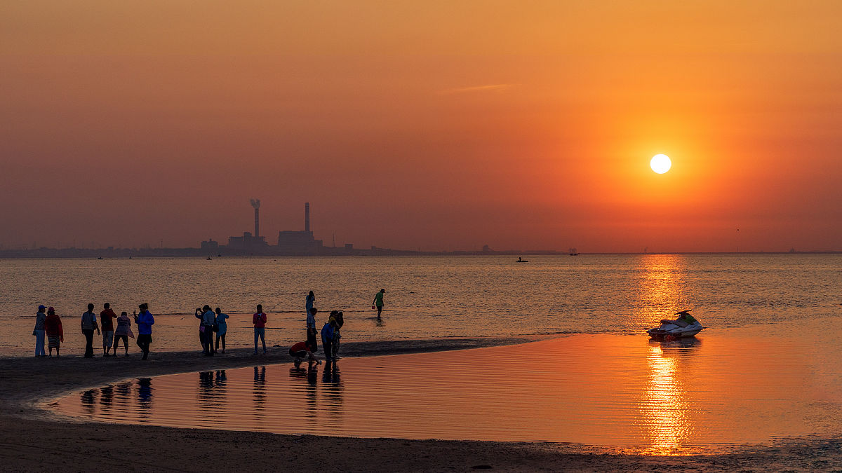2019年6月23日,辽宁省东戴河海边日出.