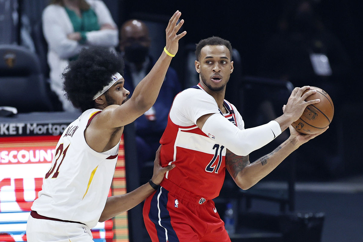washin<strong>g</strong>ton wizards' daniel gafford (21) plays against cleveland