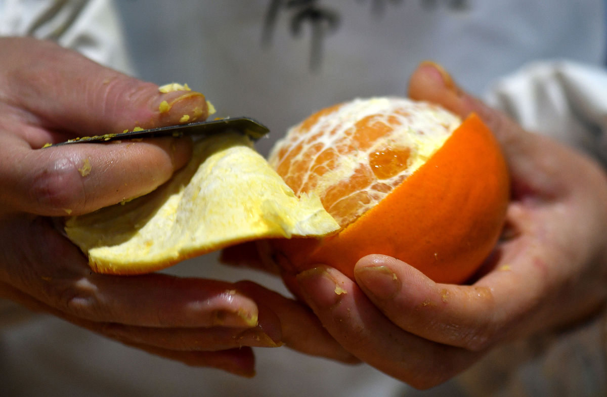 枇杷果核分离方法：手工、切割、挤压三种技巧