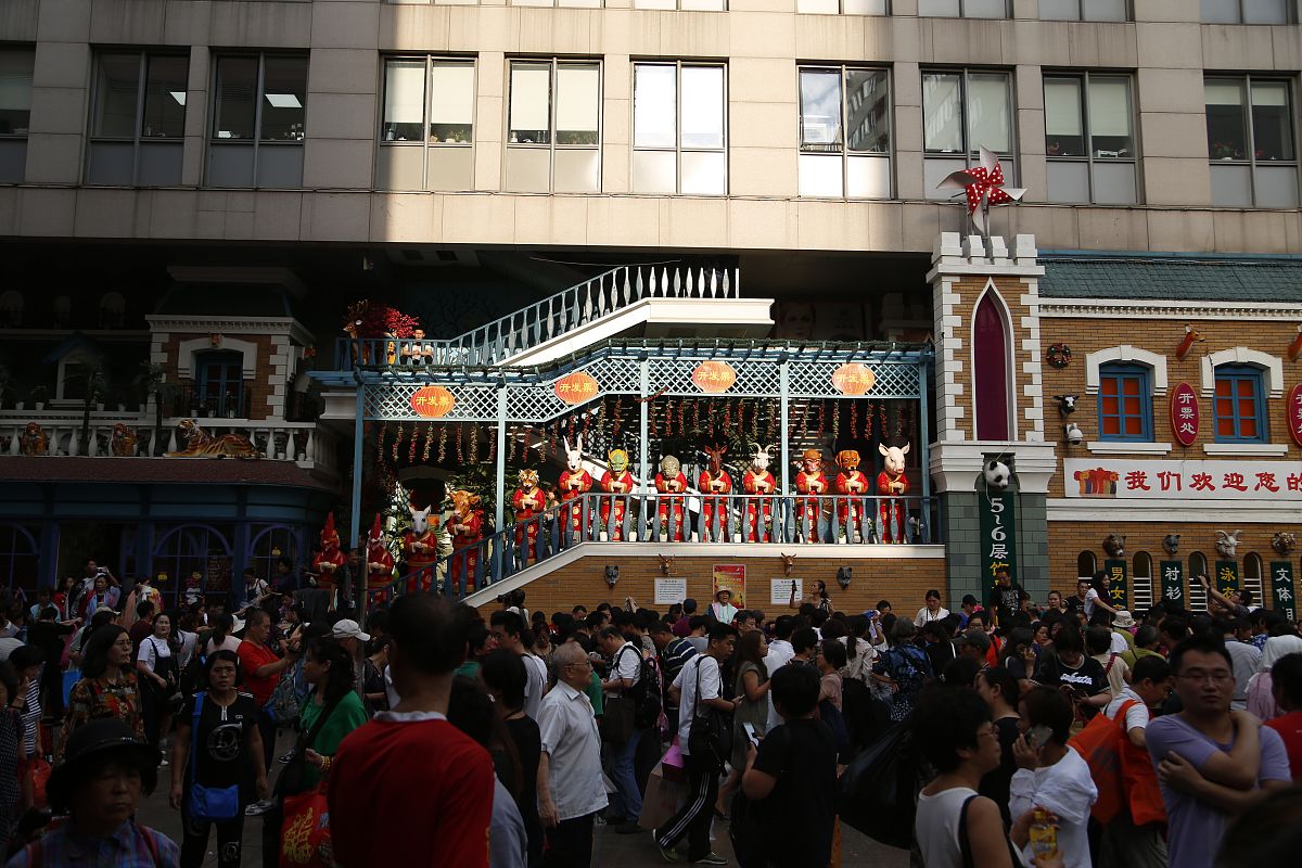 2017年9月15日,是北京阜成门外"天意小商品批发市场"营业的最后一天,1