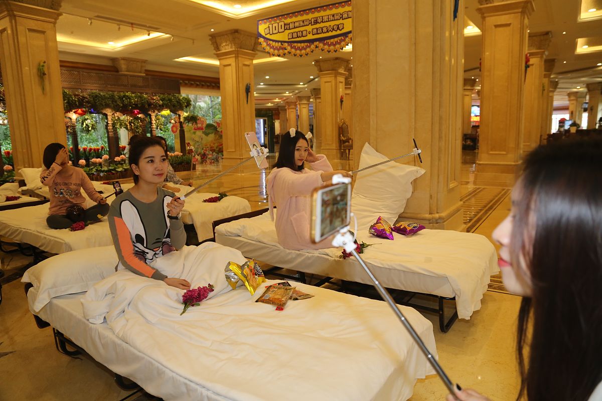 在柬埔寨开一个养生馆有桑拿 有水疗 有按摩 有营养餐 大概需要多少钱