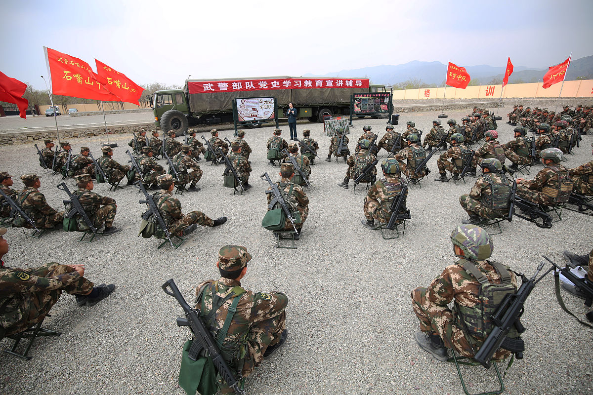 2021年4月23日,宁夏石嘴山,武警部队党史学习教育第三宣讲组成员来到