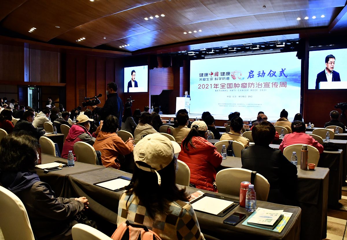 根据会议内容写一篇经销商会议新闻稿。藏御堂创始人--张建国以大爱为媒探索健康生态新格局大健康的行业趋势从选择事业的角度剖析藏御堂公司的实力企业文化公司运营模式、平台介绍经营的合法合规从消费者到经销商公司的产品质量保障公司的支持
