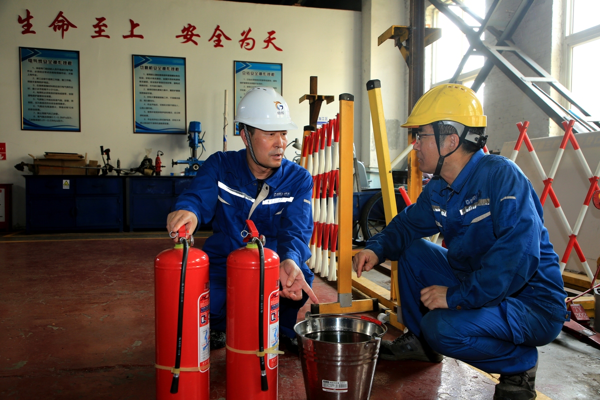 实践岗位：安全管理岗位实践单位：西安舞尚艺舞蹈培训学校有限公司从安全隐患排查及建议方面总结实践内容写成一段话格式重点写自己在安全隐患排查中参与了哪些具体工作最后对安全排查结果进行总结和建议不少于2000字。