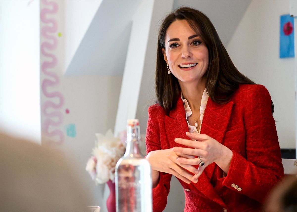 查阅《普通高中化学课程标准》2017年修订2020年版共有多少条基本理念？请选择其中一条谈谈你对该条理念的看法。