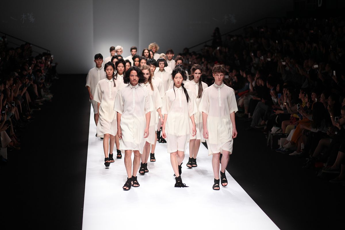 论文《浅谈药企药品的经营》开题报告研究方法一百字