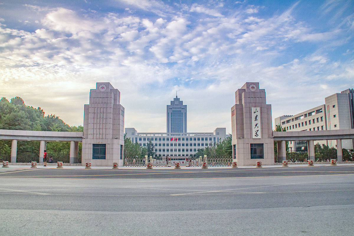 2012年8月13日,山东省济南市,山东大学中心校区风景.