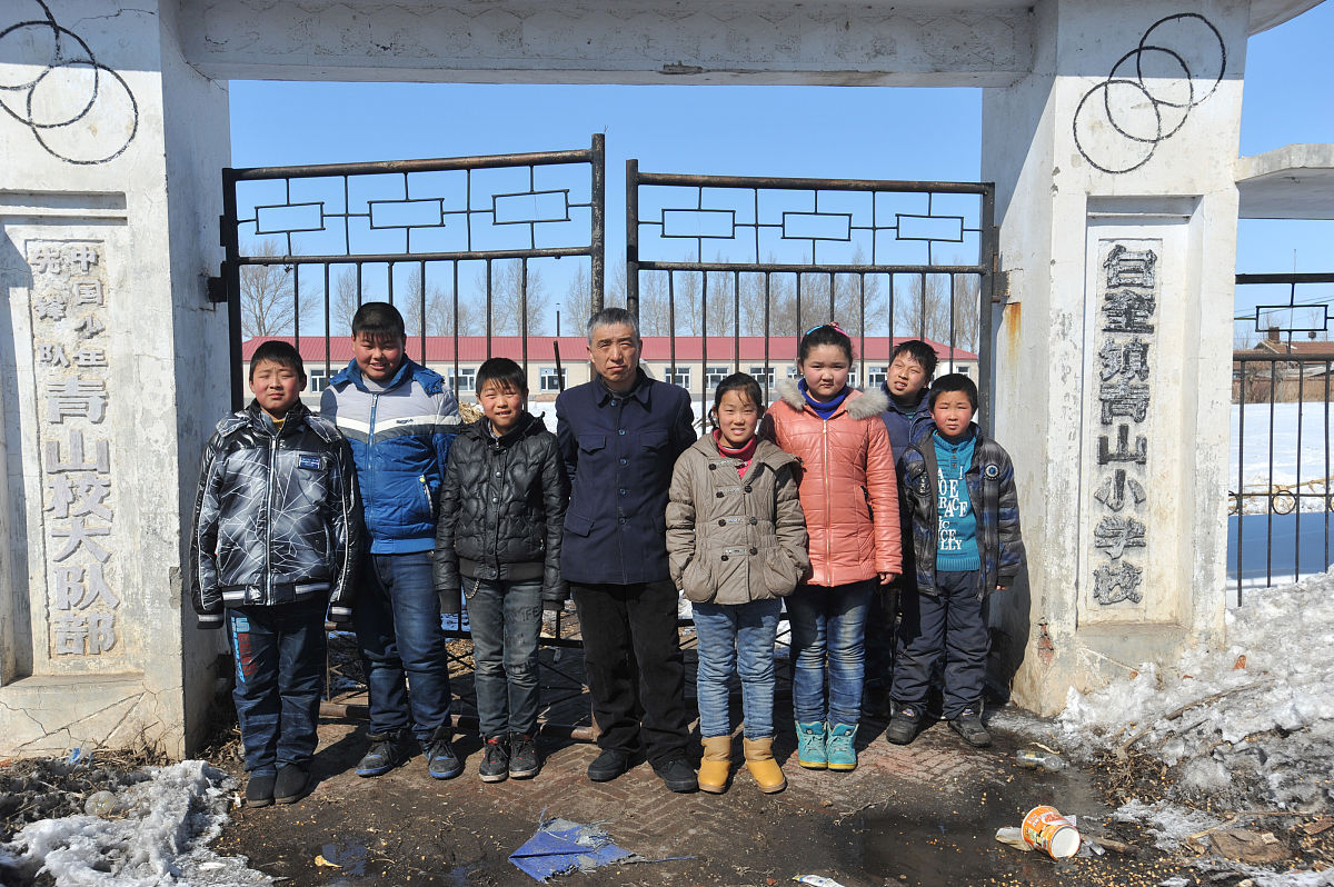 巩留县莫乎尔乡阔克巴克村委会帮我用210字详细描述