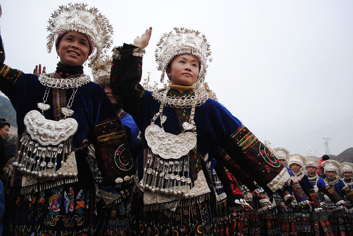 2012年2月4日,贵州凯里市,苗族同胞在跳芦笙舞闹新春.