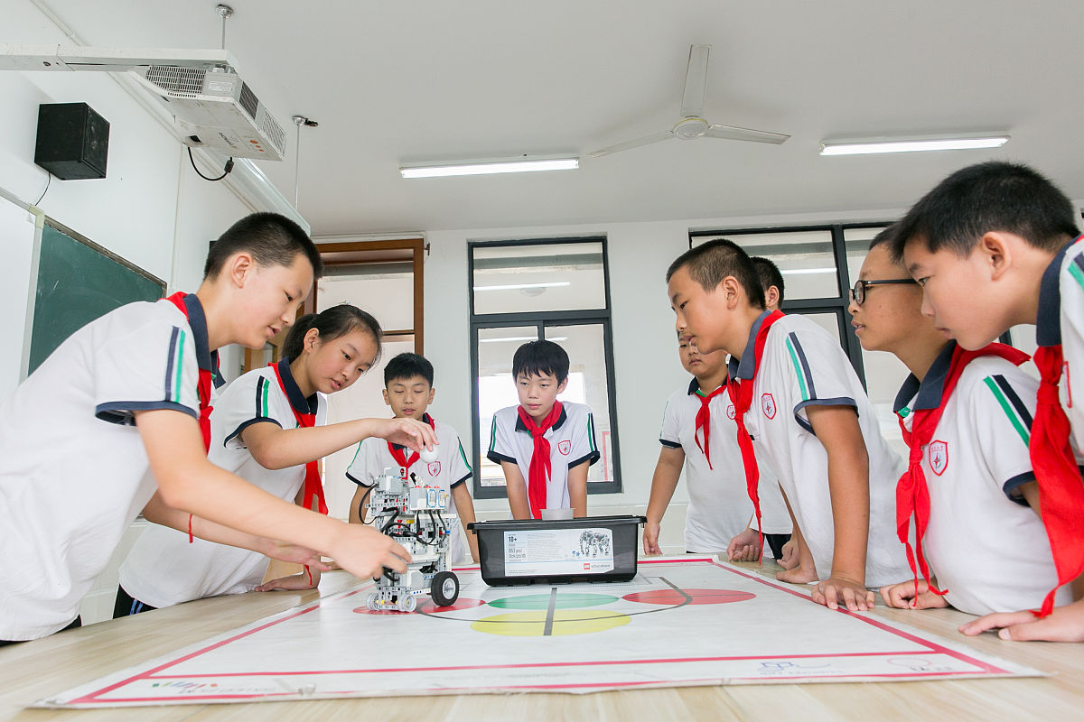 !DOCTYPE htmlhtml head	meta charset=utf-8 name=viewport content=width=device-width initial-scale=1 maximum-scale=1 user-scalable=no	titleWebCattitle style #v1 text-aligncenter; #v2