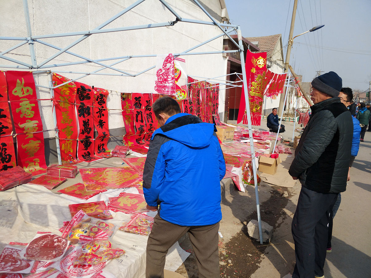 写一篇关于单集镇春节送春联活动的新闻报道