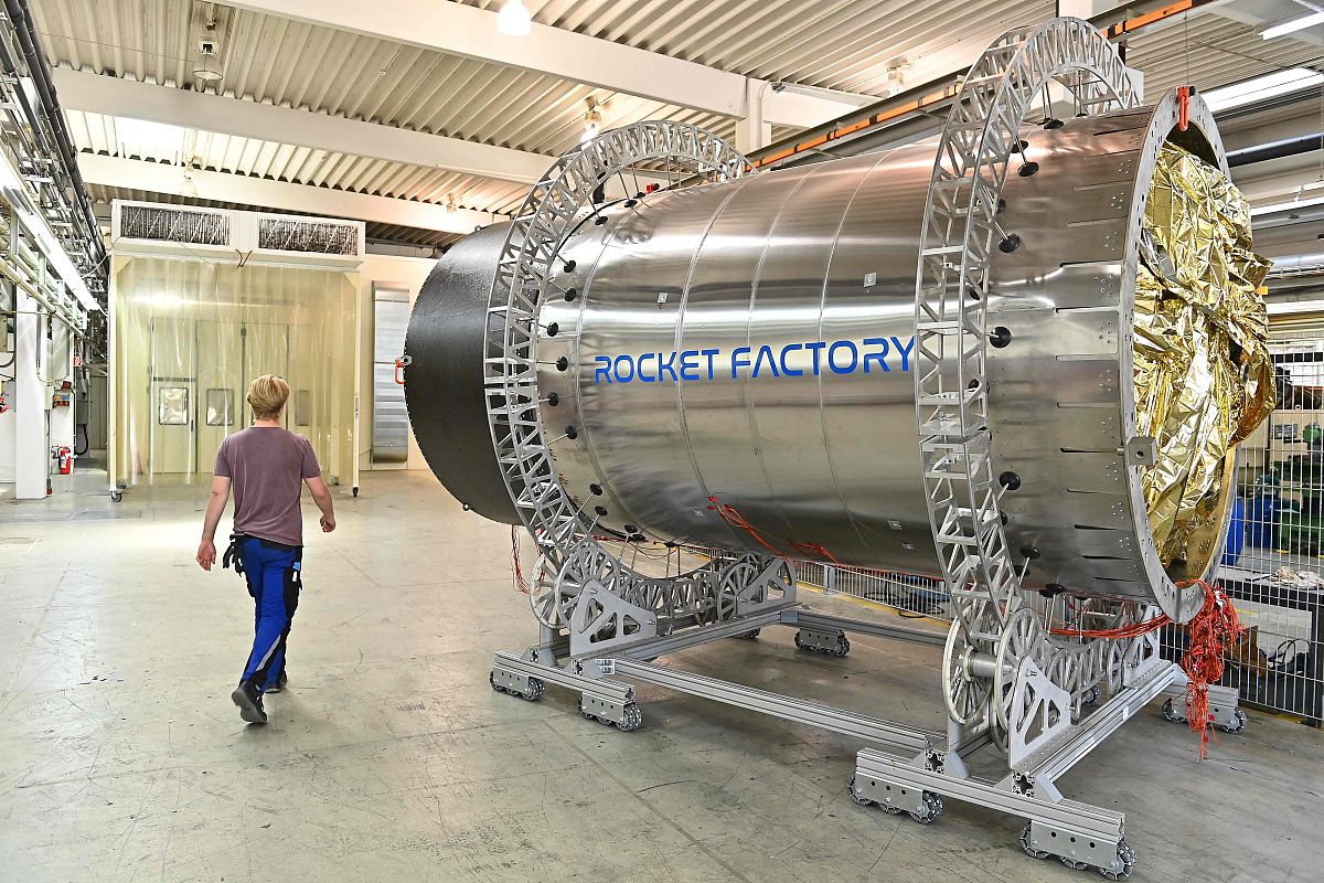 开发售楼管理系统 经济可行性分析，不要商业化，这是一个毕业设计