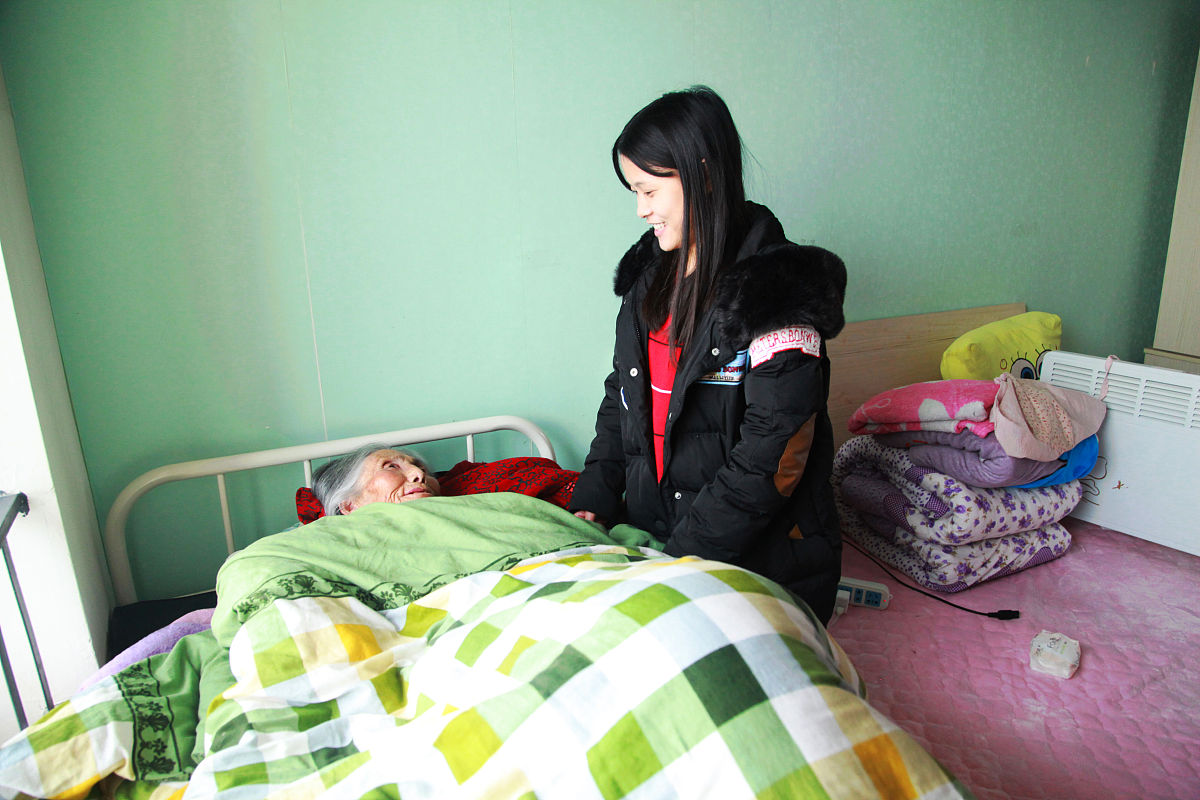 女生选择学习成都卫校高级护理专业如何