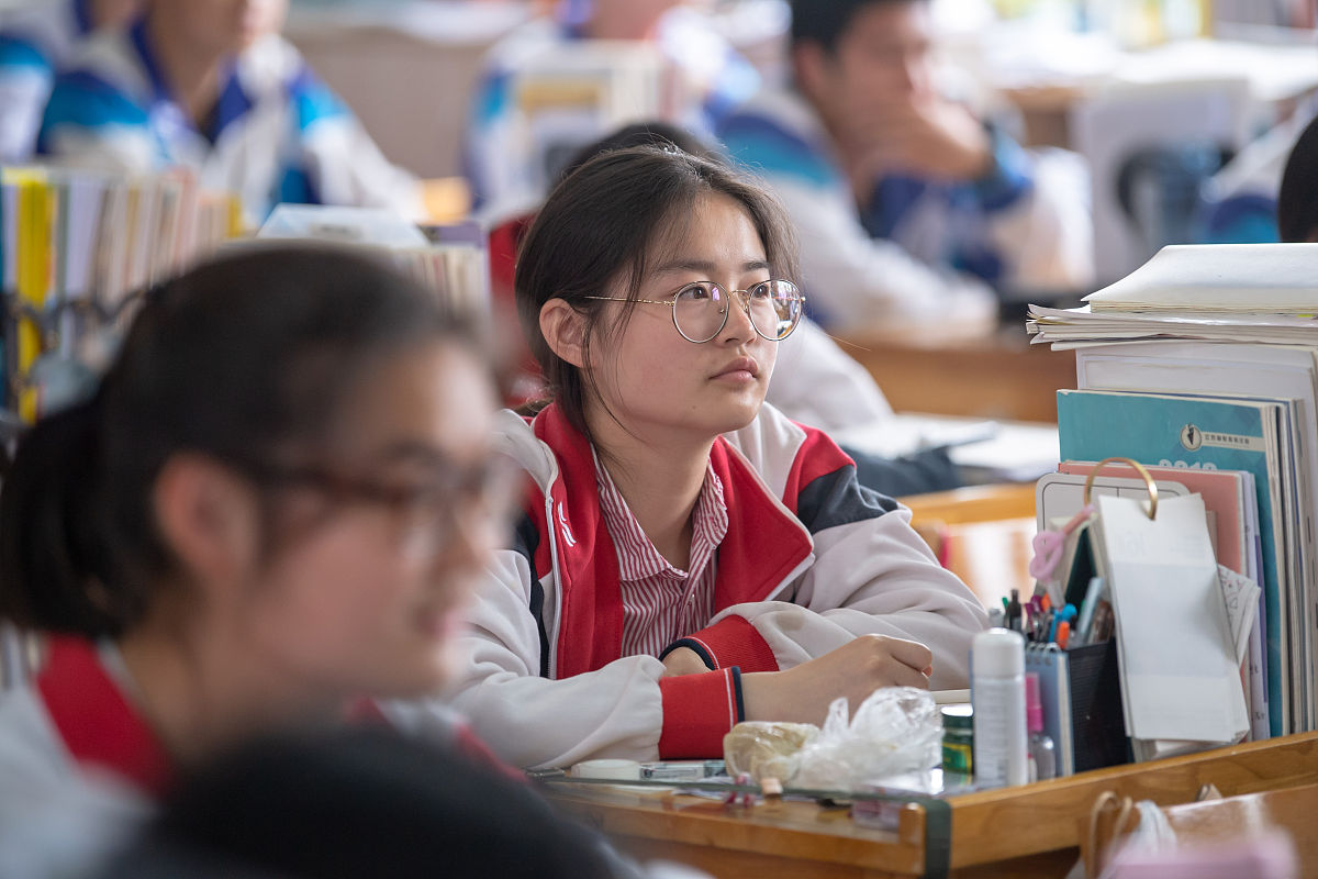 2019年5月17日,距离高考还有20天,南京金陵中学河西分校的高三学子们