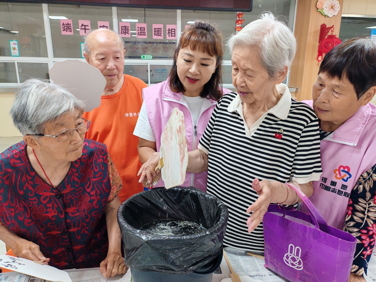 请帮我起一个10月敬老活动主题