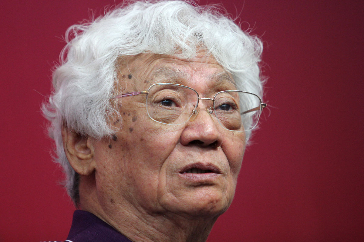 2014年6月8日, 国际知名经济学家,曾为世界新制度经济学和现代产权经