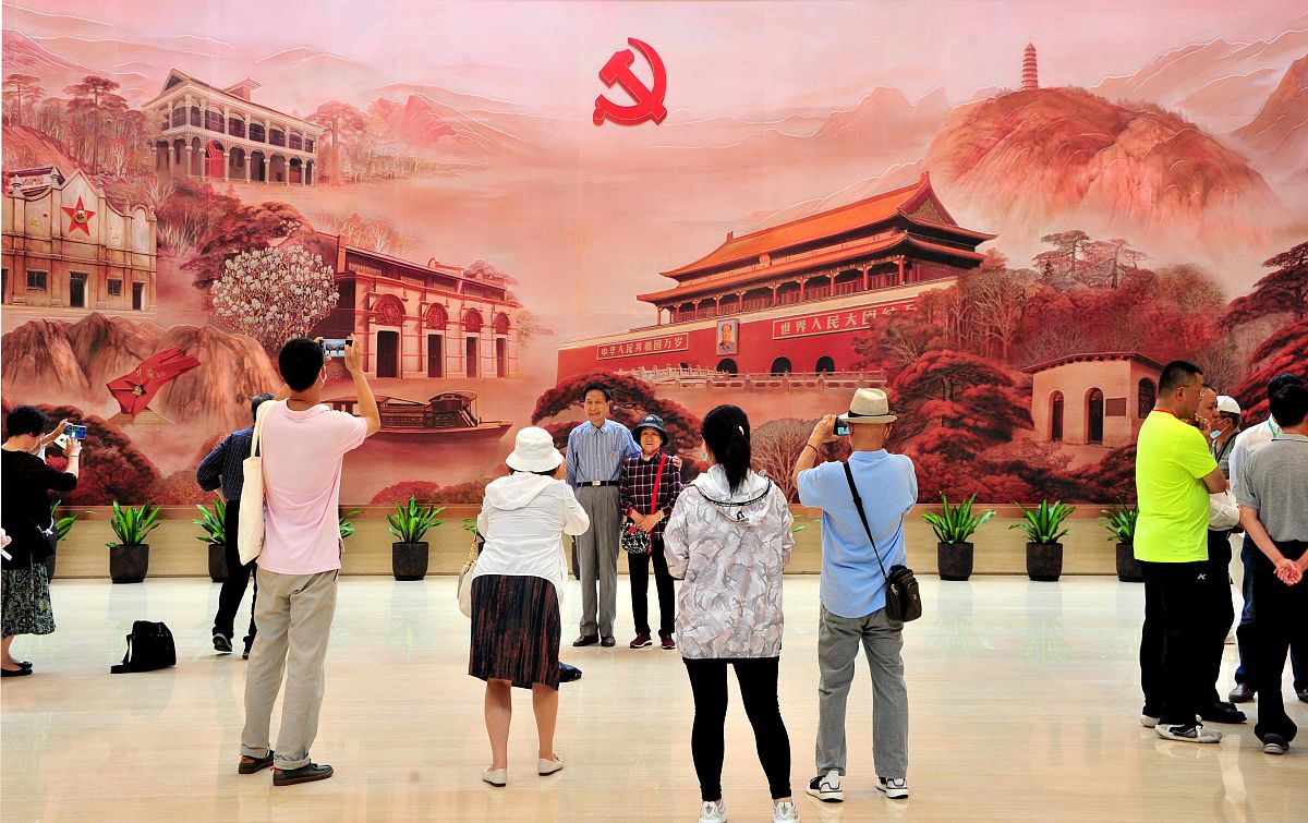 弘扬红色文化 传承红色基因：探寻红色文化传承路径