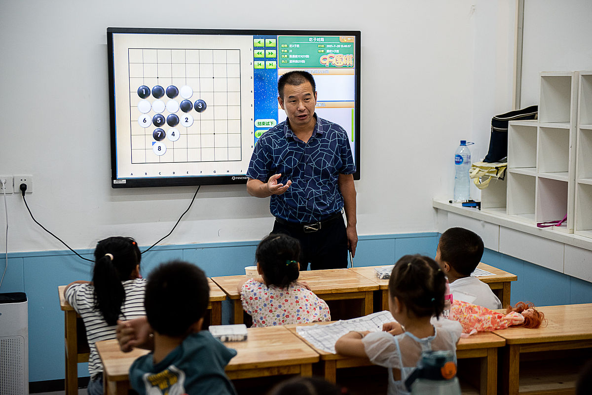 以下内容为切入点进行拟题：课程建设、课堂教学、实践活动、学校管创新