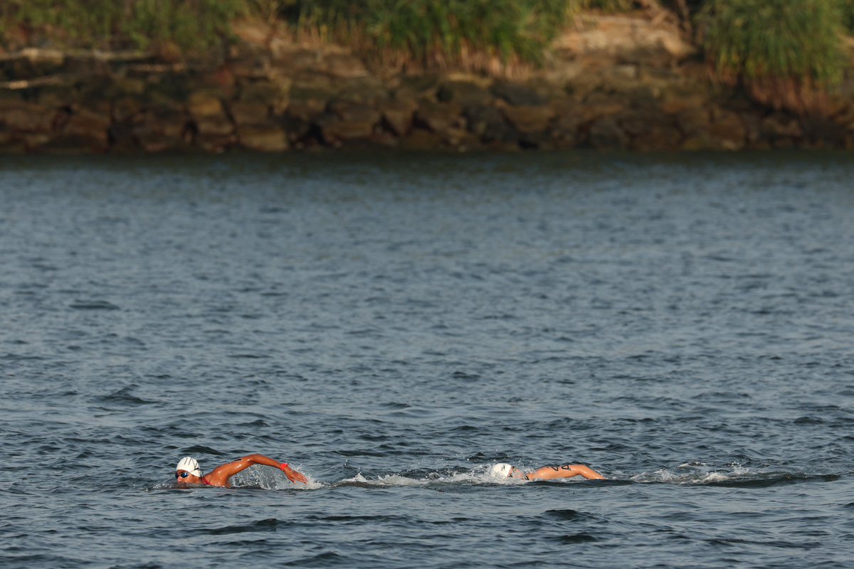 划船安全指南：如何判断水流和地形的影响？