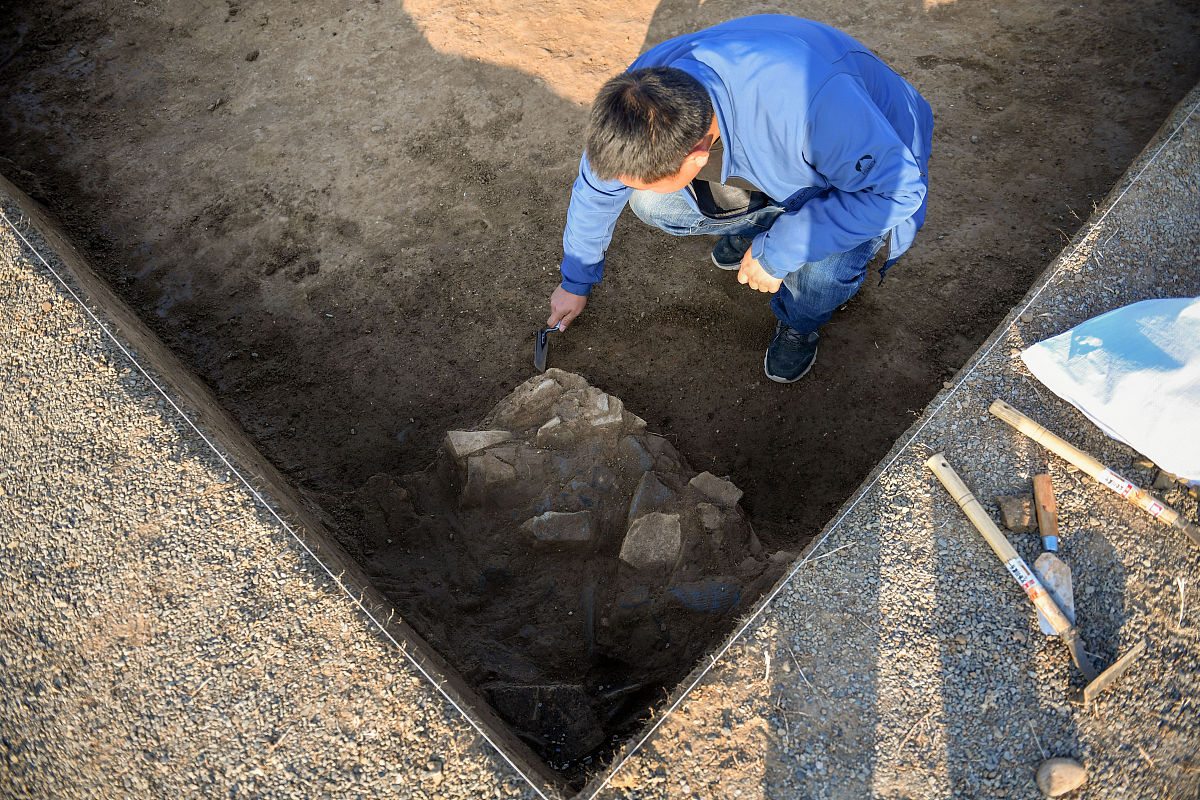 污水井盖下边有淤泥或者其他什么的东西假如流进去点会在井盖下的空间里挥发掉吗在那里能挥发掉吗
