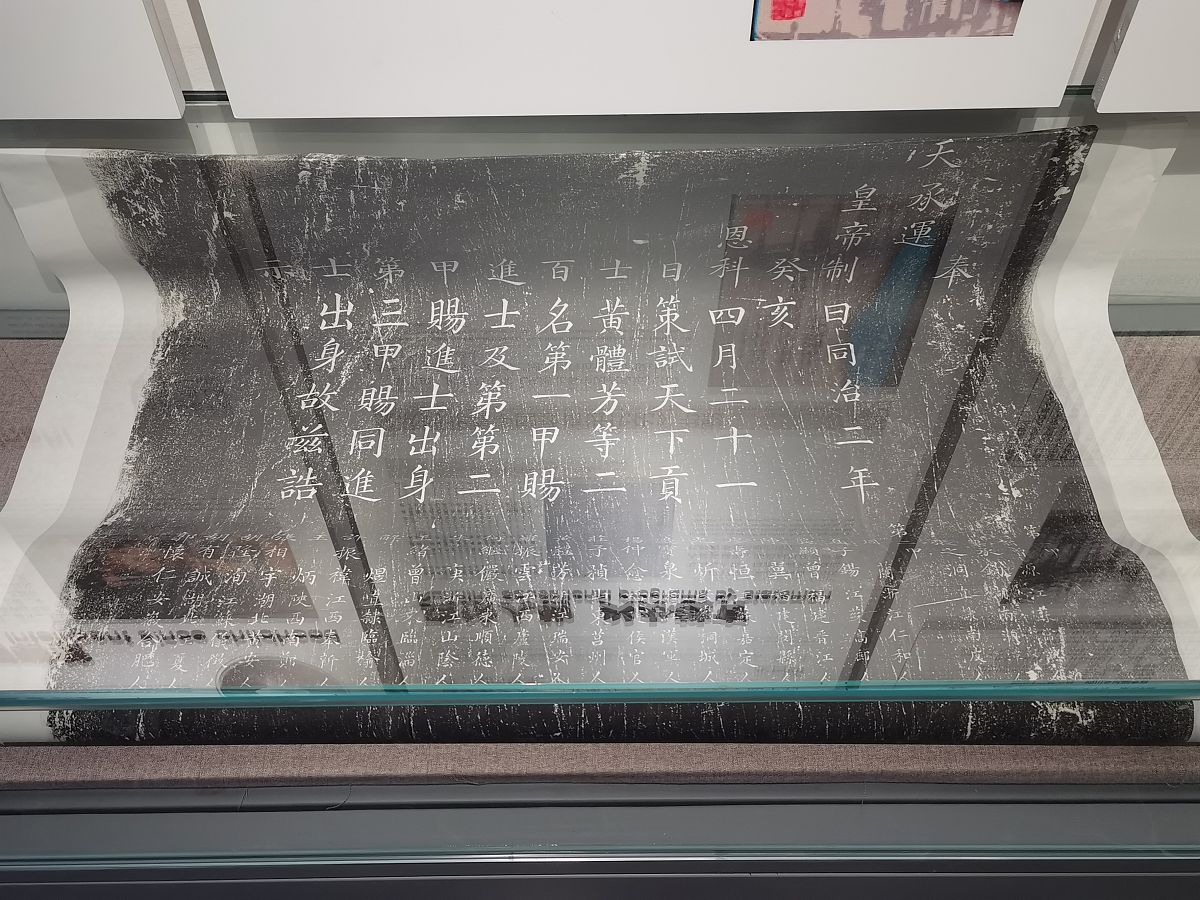 判断题
因为在火灾保险发展中的重要作用，爱德华·劳埃德被称为