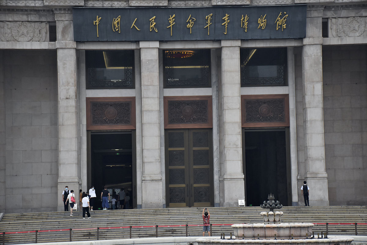 写一篇小红书笔记推文：中国人民革命军博物馆天坛公园国贸打卡地标建筑