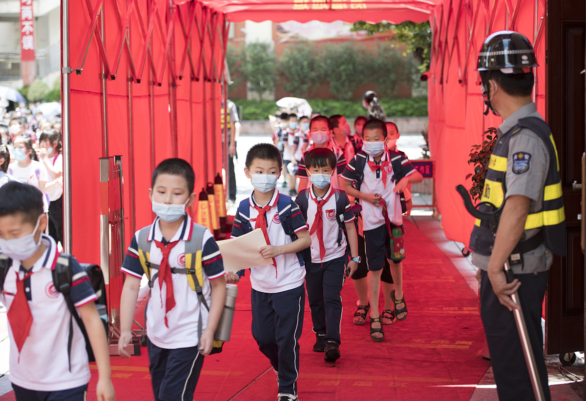 生成1道小学二年级口算题