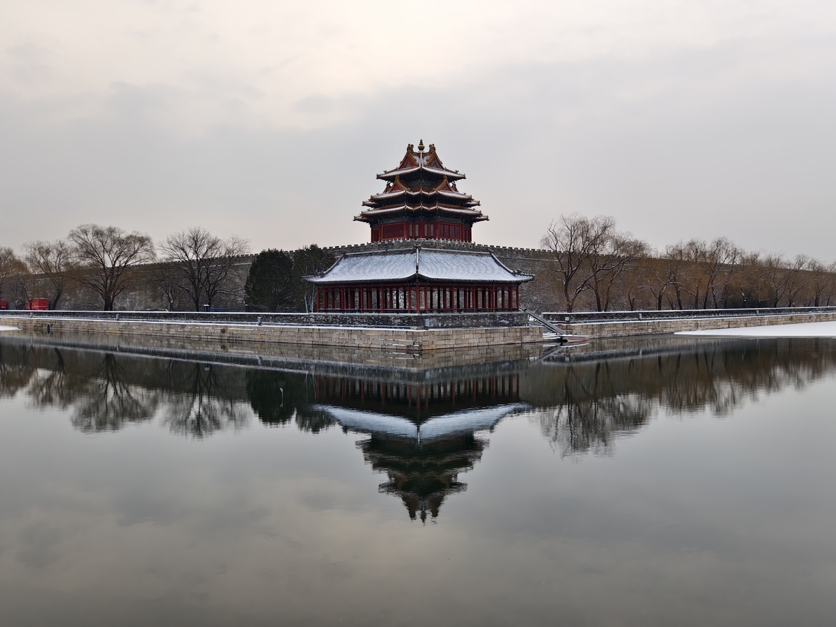 2026年1月18日,北京,雪后的故宫角楼和护城河等风光.
