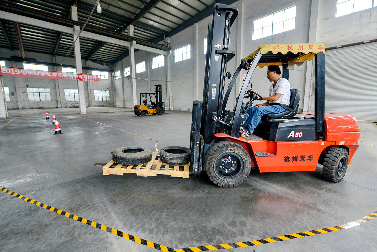 兰州叉车培训：叉车安全操作规程