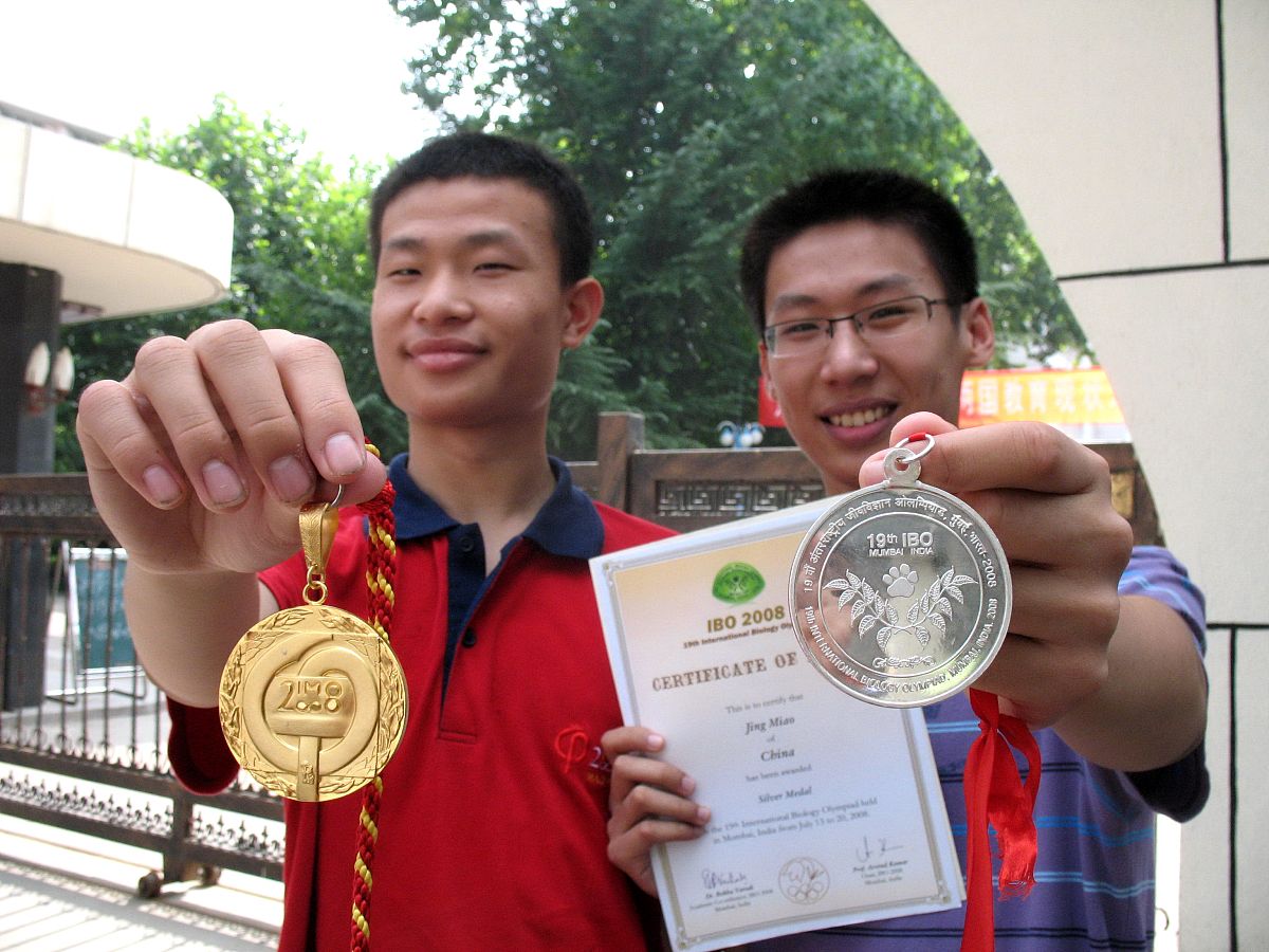 写10条回复：别人家的孩子又来了！浙江15岁少年拿了国际奥数竞赛满分