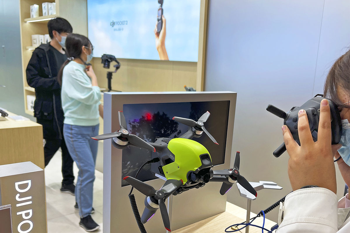 无人机投影：颠覆传统投影的十项优势