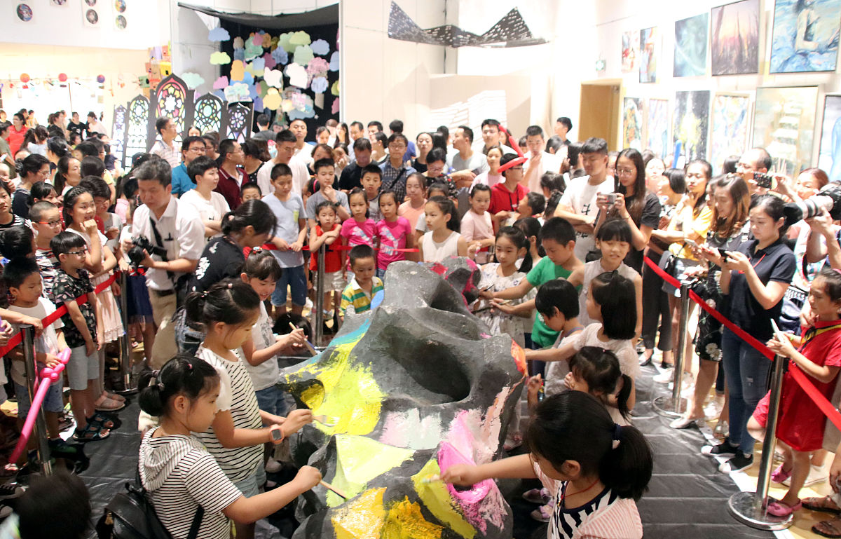 画室学生线下娱乐活动如套圈套画材砸金蛋得盲盒以此为例再多举例一些