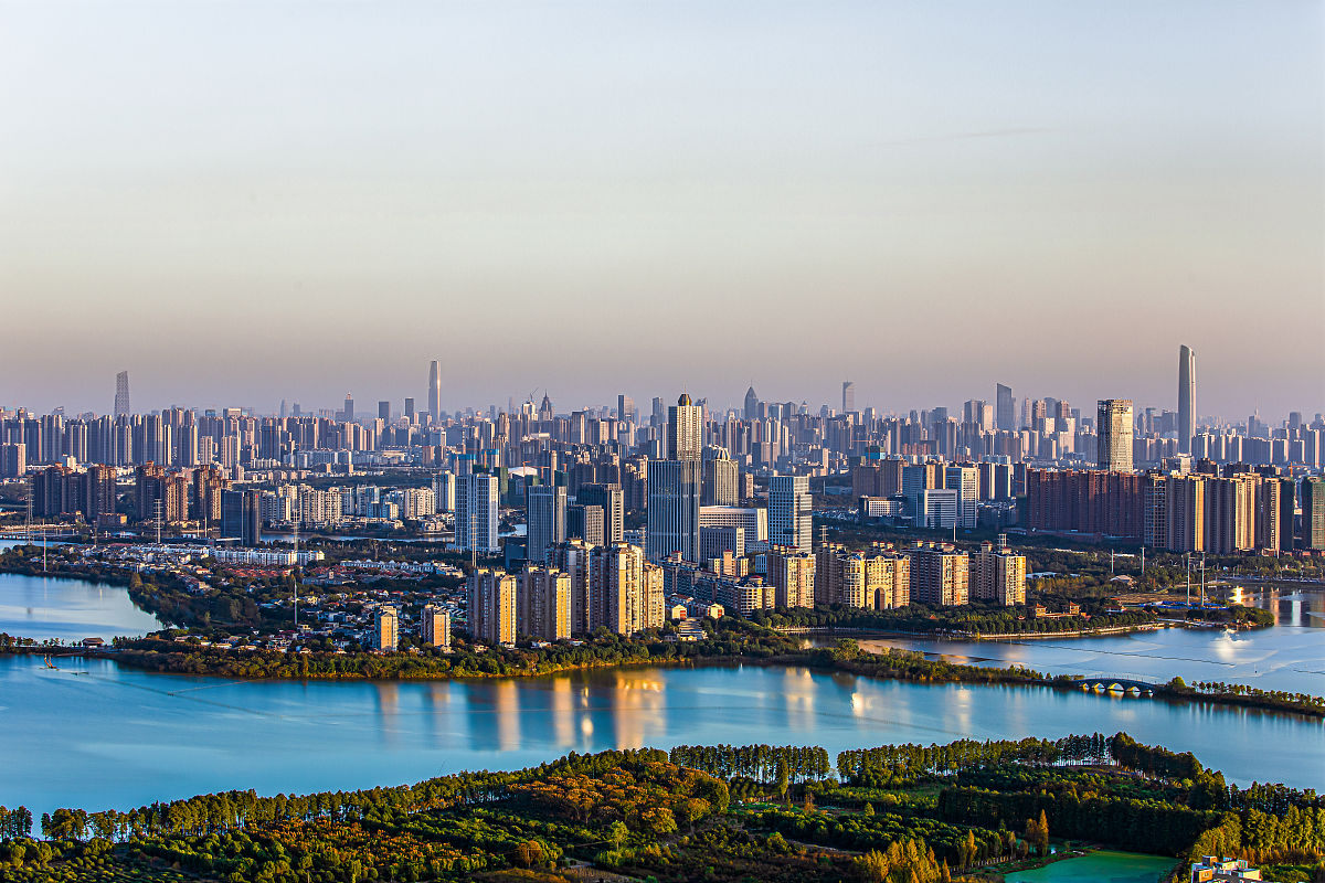 2021年11月8日,武汉,东西湖区金银湖与汉口.