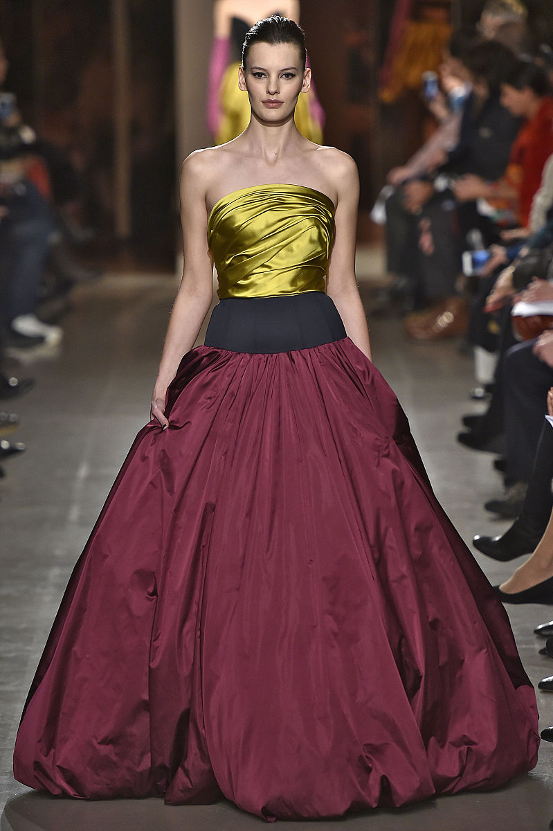 中文翻译日文：佐藤是日本留学生，王老师是中文老师吗？等句子翻译