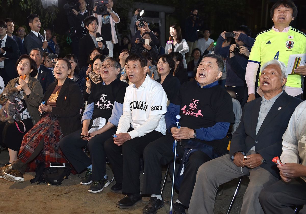 当地时间2016年10月13日,日本东京,美国歌手鲍勃·迪伦荣获2016年诺贝