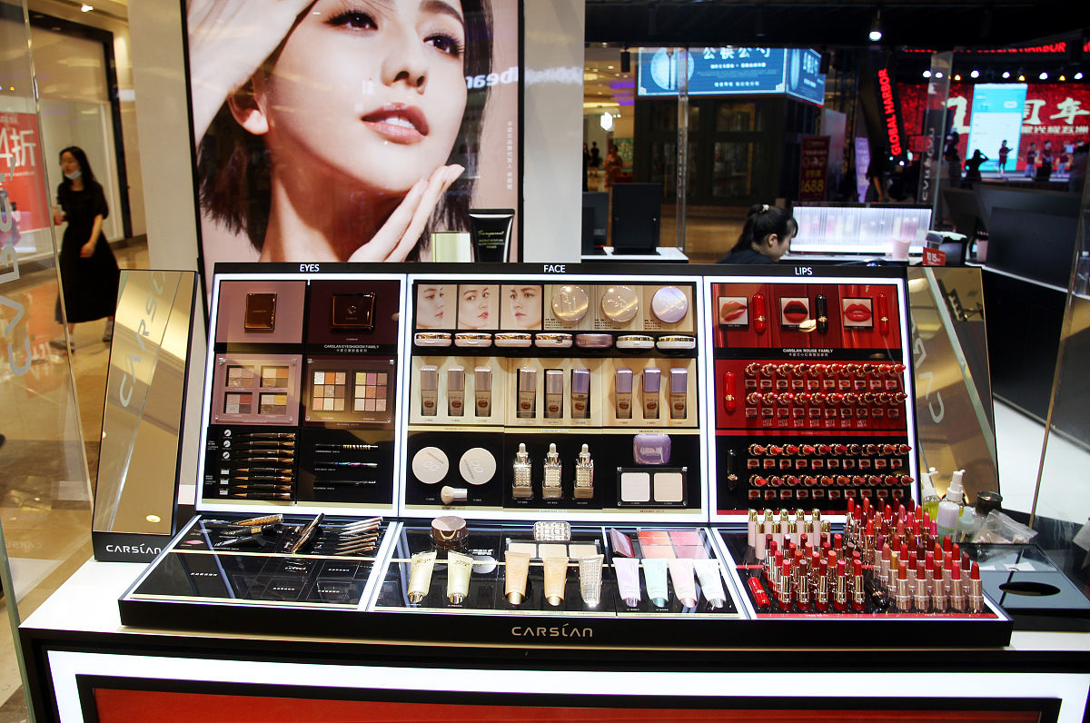 化妆品店铺产品组合策略：如何根据口红选择其他相关产品