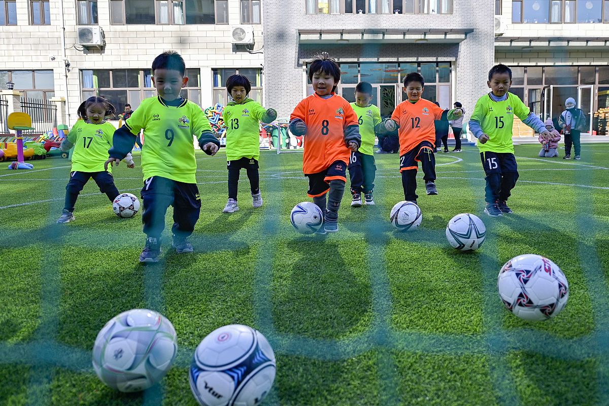 热爱运动的足球爱好者 | 组织能力强 | 勤奋好学 | 渴望为中国足球贡献力量