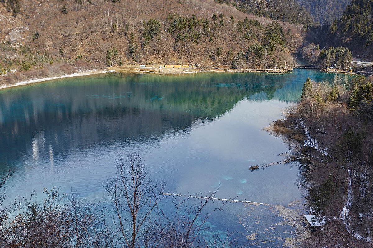 2020年12月19日,四川省阿坝州九寨沟景区,九寨沟的冬天被誉为"童话世
