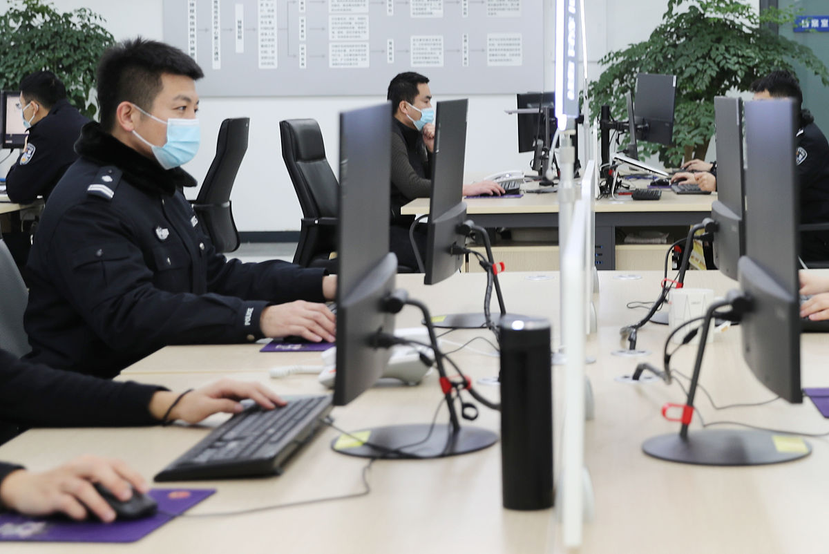 修改一下广德科信自主搭建应用平台强化公安网络安全管理近年来随着办公系统越来越多互联网计算机、WIFI路由器等外网设备大幅增加我局已达几百多台。各单位外网设备节点多、网络环境乱等管控难度大幅增加科信部门结合工作实际自主研发《广德市公安局互联网设备登记管理报备系统》通过测试改进后现已全面上线并投入使用。一、规范互联网管理、明确责任；我局大部分单位已各自开通WIFI路由器、互联网计算机多而杂乱没有相应台