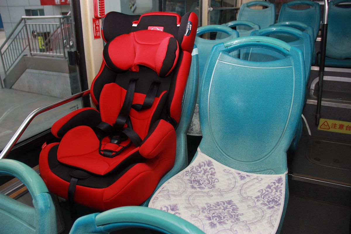 抱抱熊儿童安全座椅租赁服务方案 - 安全便捷，呵护宝贝出行
