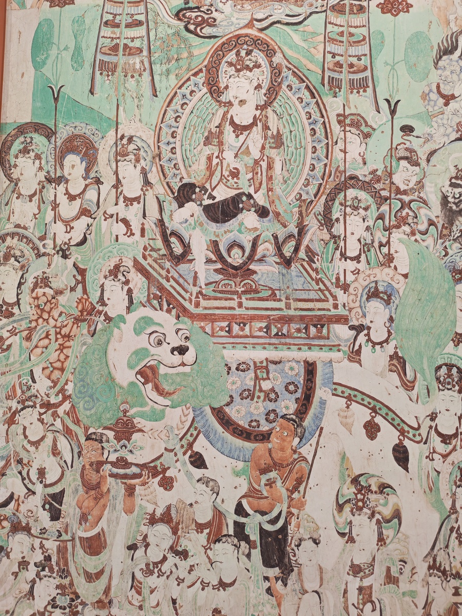 写一个敦煌艺术馆的视频脚本