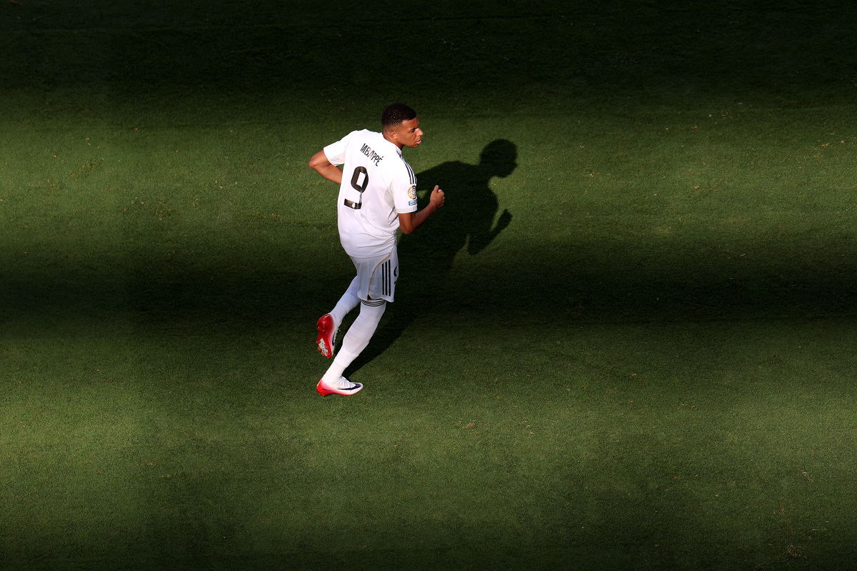 足球过人技巧：突破、假动作、带球晃动等