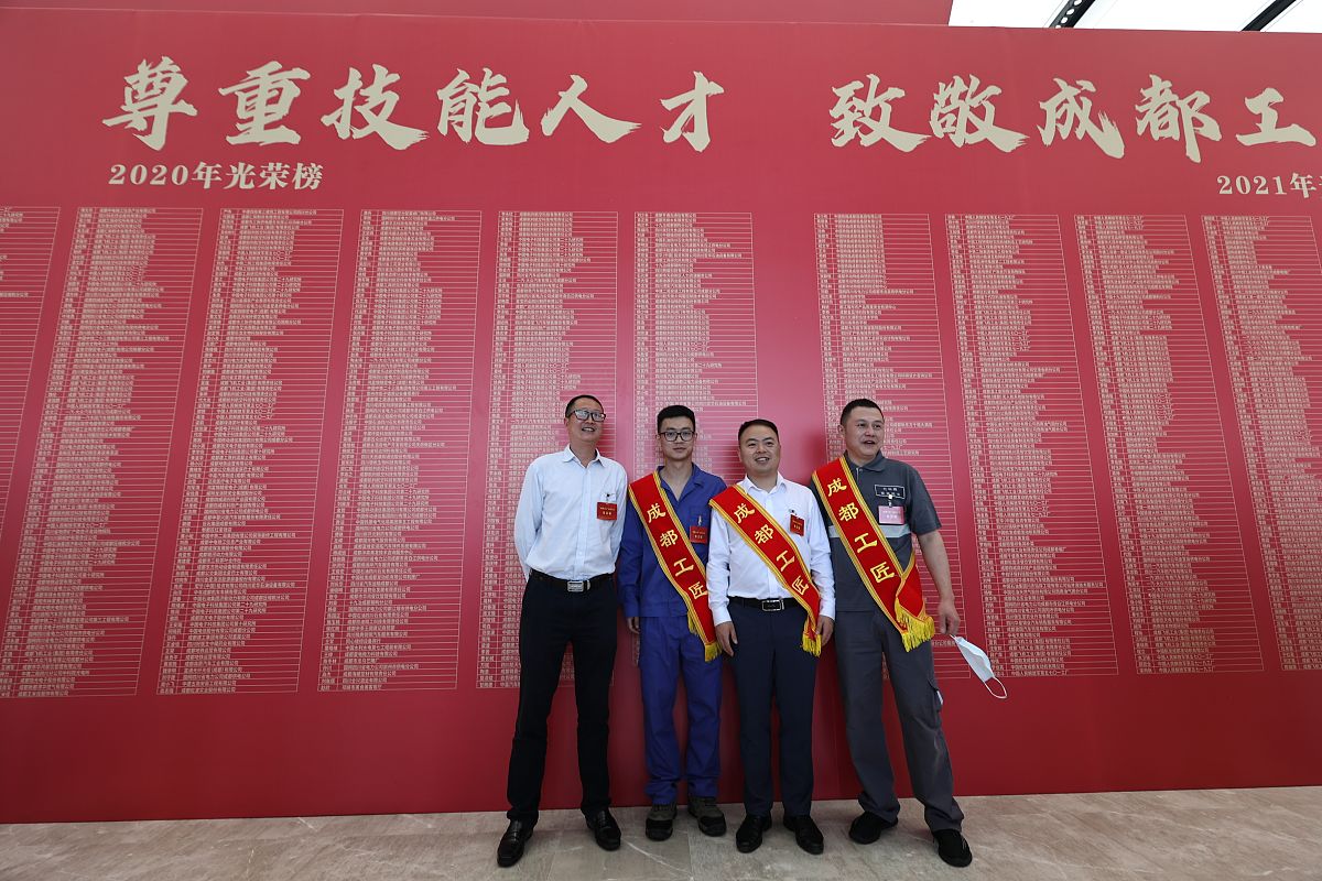 编写一篇题目为《发挥党建引领作用擦亮中国式现代化山东特色劳务品牌实践研究——以梁山好焊省级特色劳务品牌为例》论文字数在5000字左右。