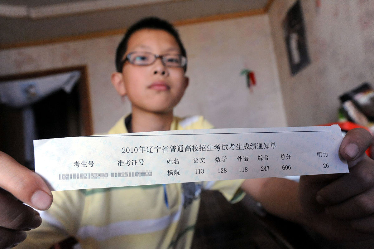 #include stdiohint main int score; char grade; printf请输入学生成绩：; scanfd&score; ifscore100score0 printfn输入成绩错误！n; else ifscore=90 grade=A;else ifscore=80 grade=B; else ifscore=70 grade=C;else ifscor