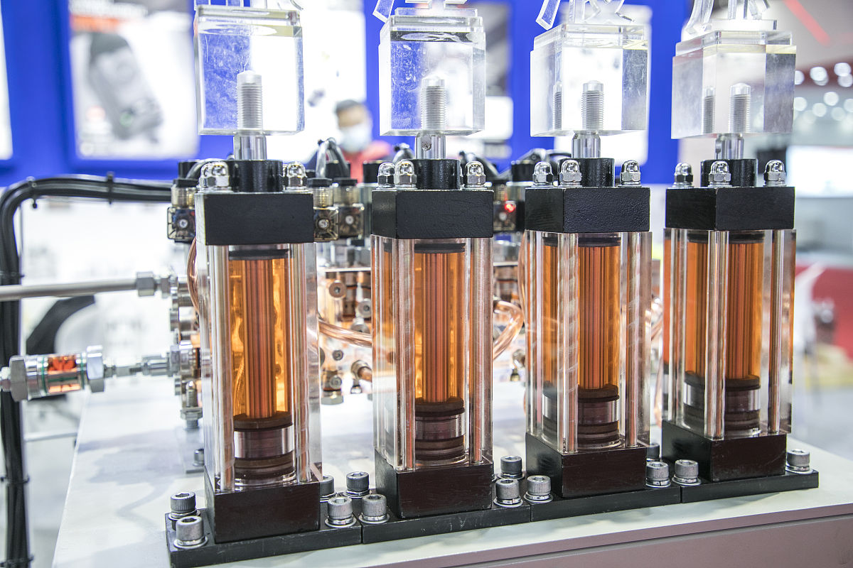 小型液压捣固机结构分析：性能、参数及工作原理